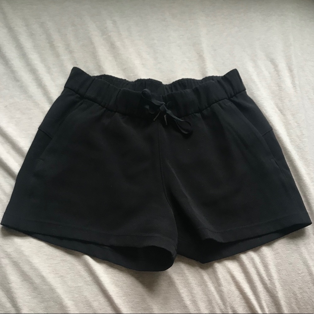 NWOT Lululemon On The Fly Shorts